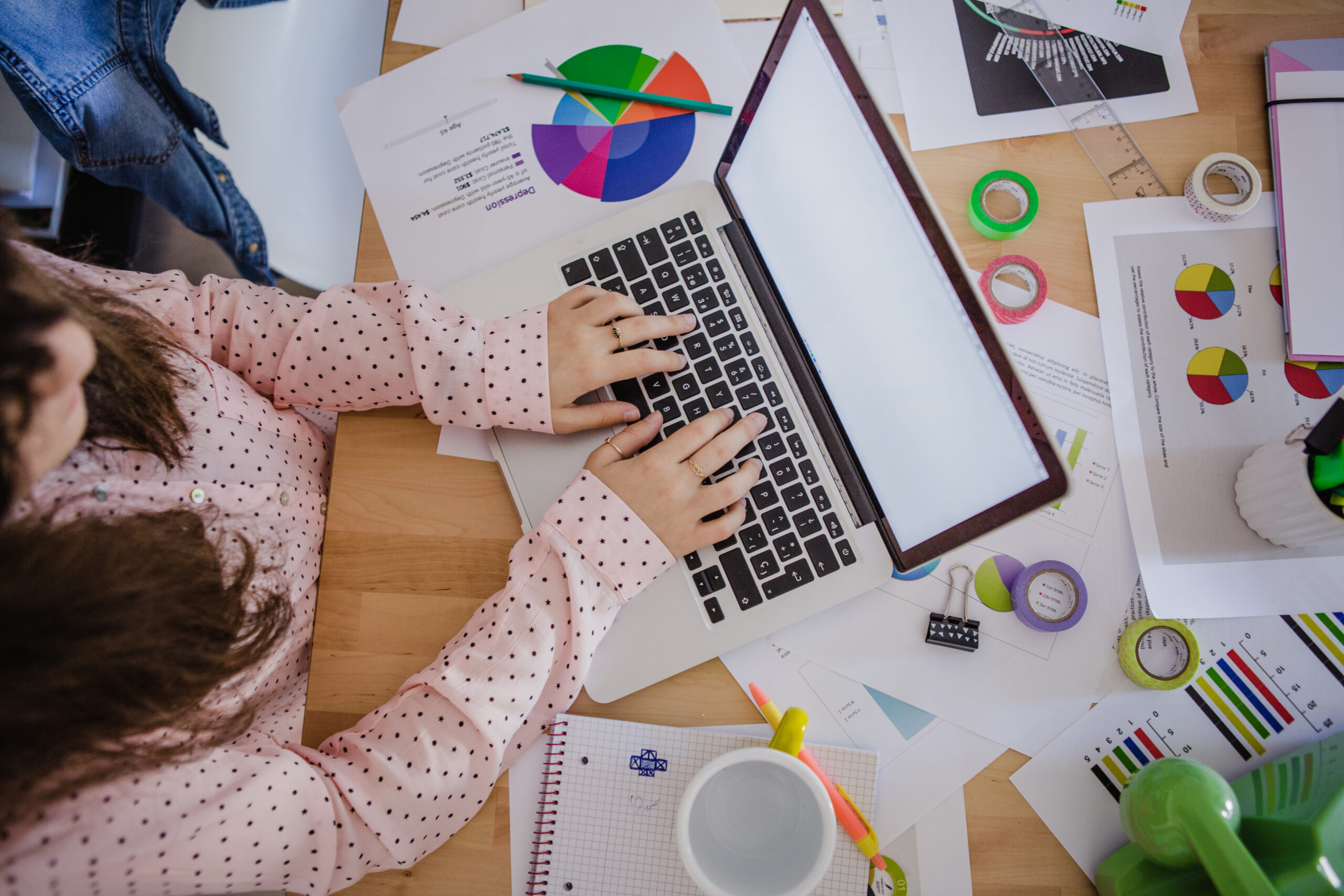 IA EN MARKETING DIGITAL: ALIADA O AMENAZA PARA LAS MARCAS PEQUEÑAS